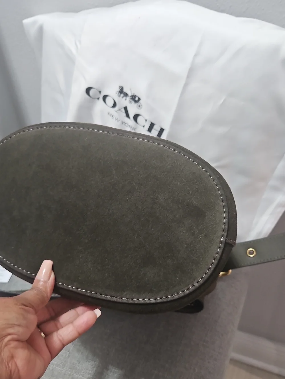 Coach silhouette tone wide